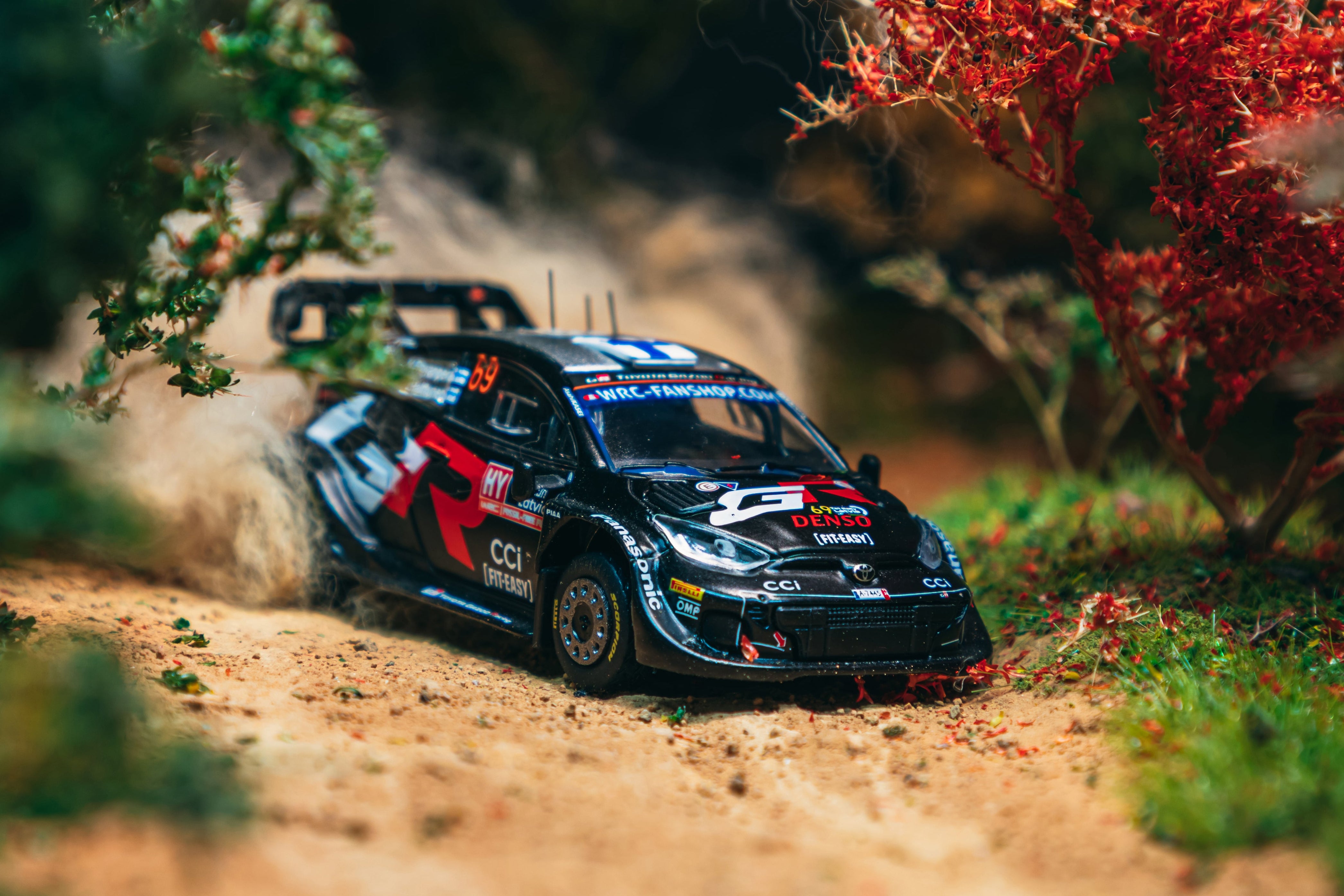 Tarmac Works 1:64 GR Yaris Rally1 拉脱维亚拉力 2024 冠军 69 号车