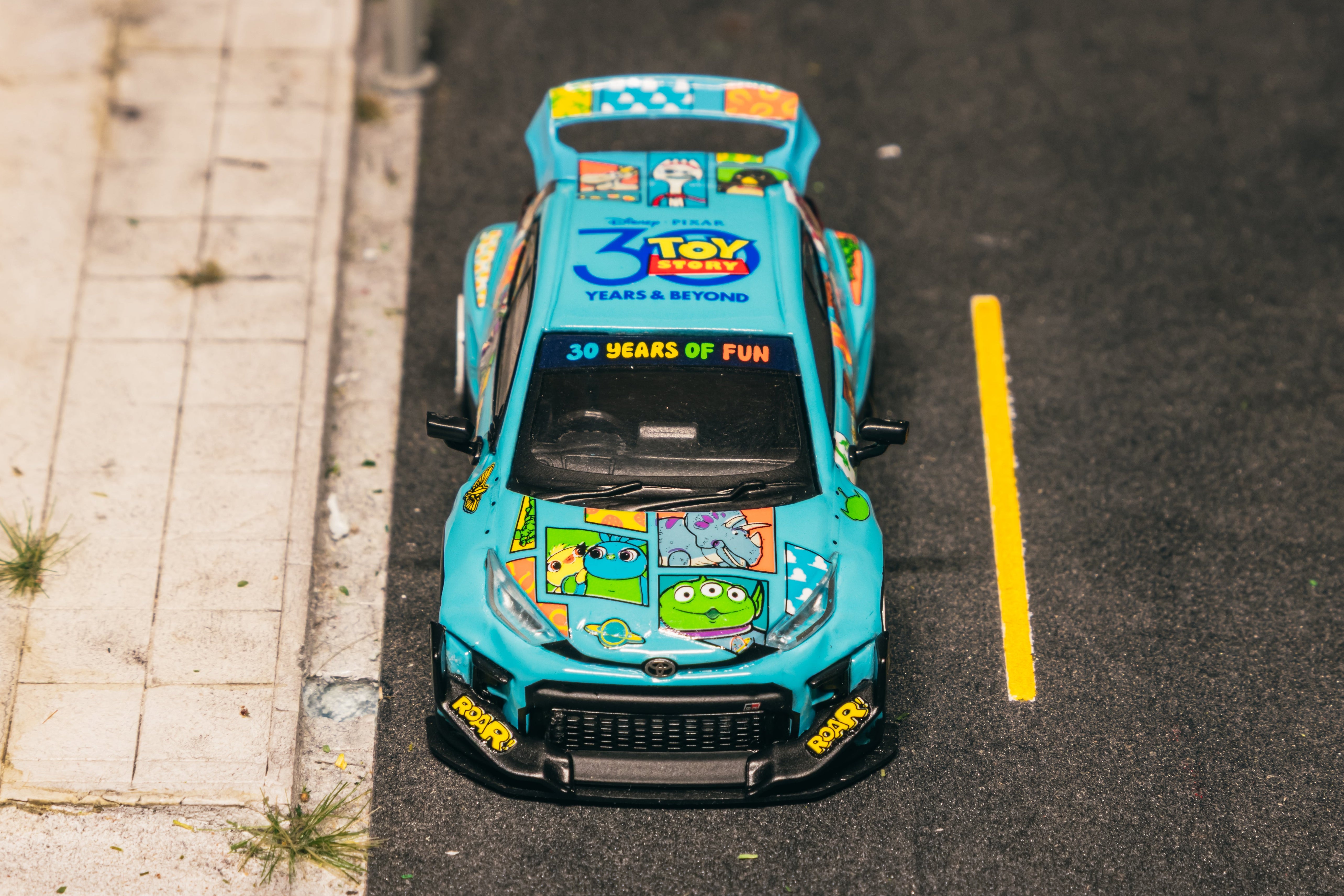 Tarmac Works 1:64 Pandem GR Yaris Toy Story 30 周年含 Tarmac Cards 卡牌版